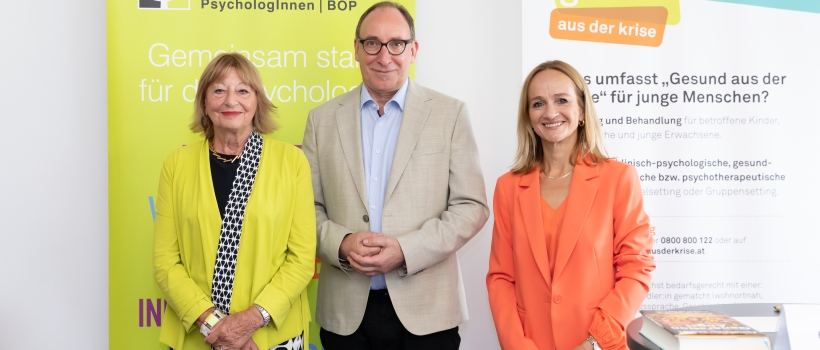 Gruppenfoto: BÖP-Präsidentin Beate Wimmer-Puchinger, Gesundheitsminister Johannes Rauch und ÖBVP-Präsidentin Barbara Haid, ©BÖP